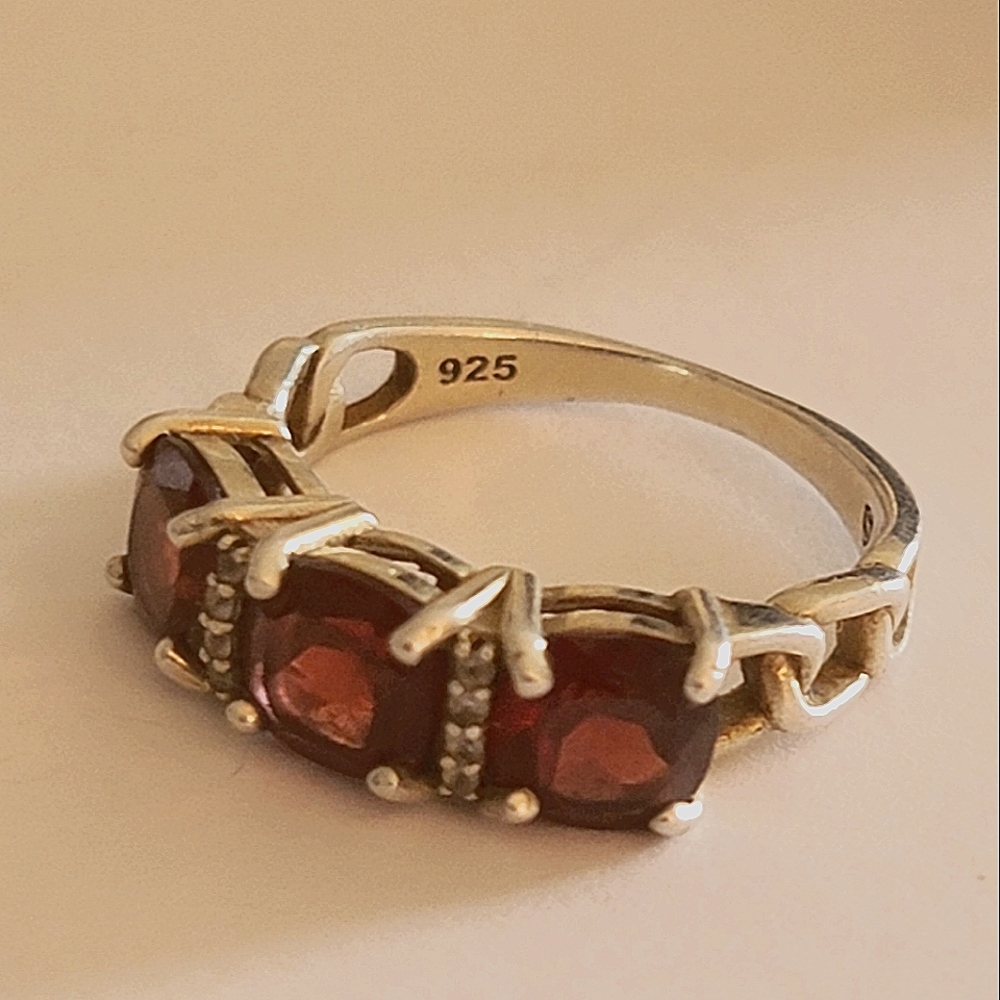 New Sterling Silver and Garnet ring 925 size 6